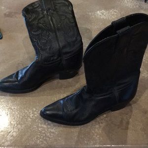 Black leather cowgirl boots